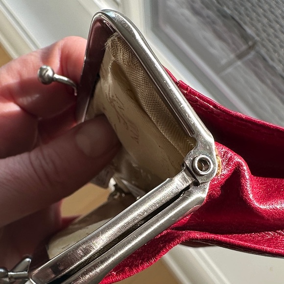 Vintage Kisslock Coin Purse Red Genuine Leather SO AUTHENTICALLY VINTAGE. - Picture 9 of 9